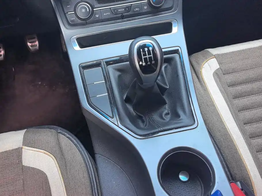 Geely Vision S1 — миниатюра 16