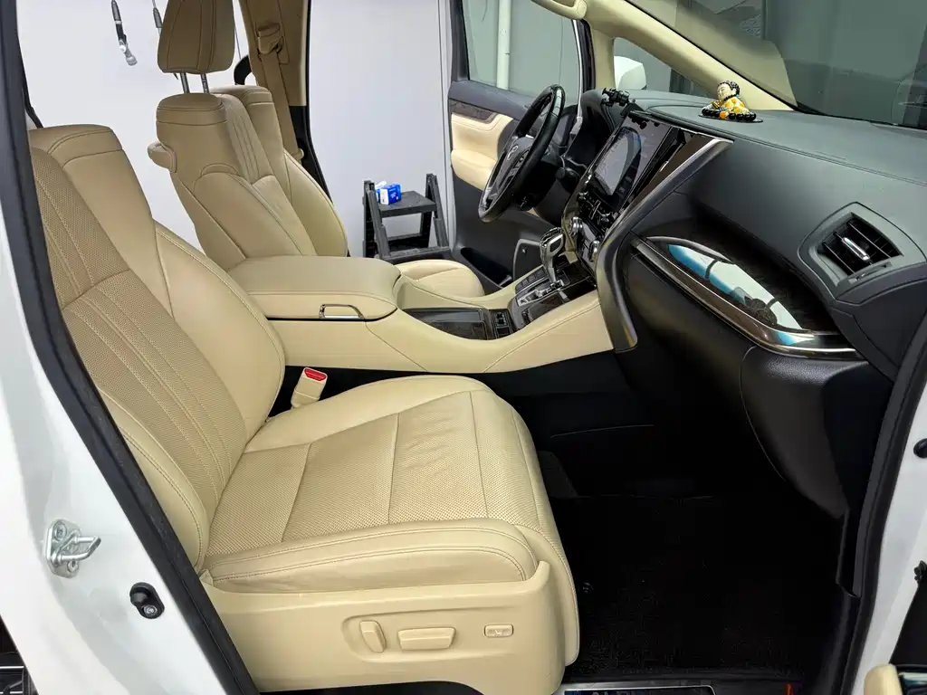 Toyota Alphard 2021 2.5L Luxury