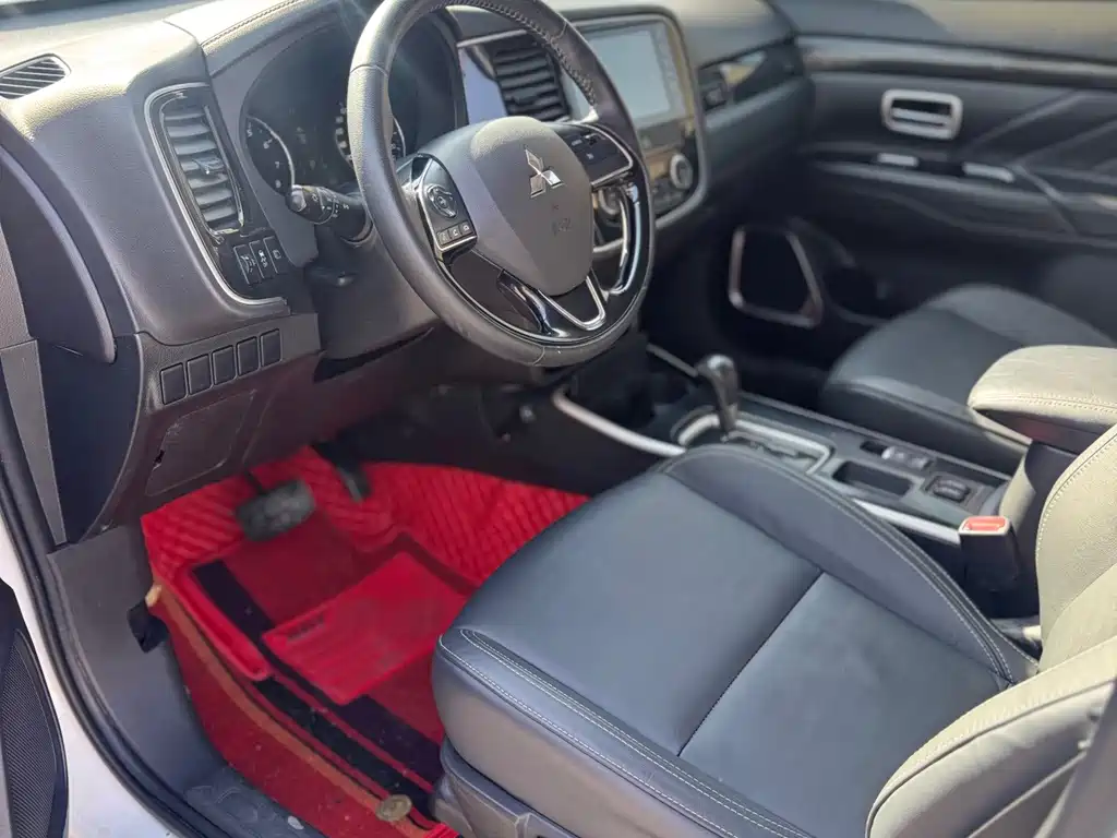 Mitsubishi Outlander — миниатюра 4