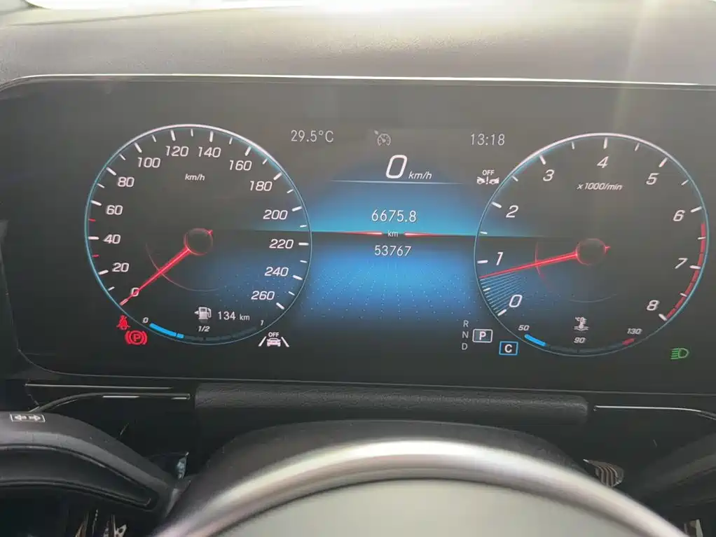 Mercedes-Benz GLA — миниатюра 12