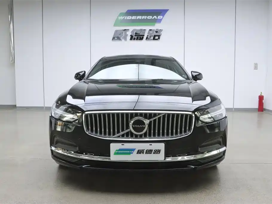 Volvo S90 2024 B5 Luxury