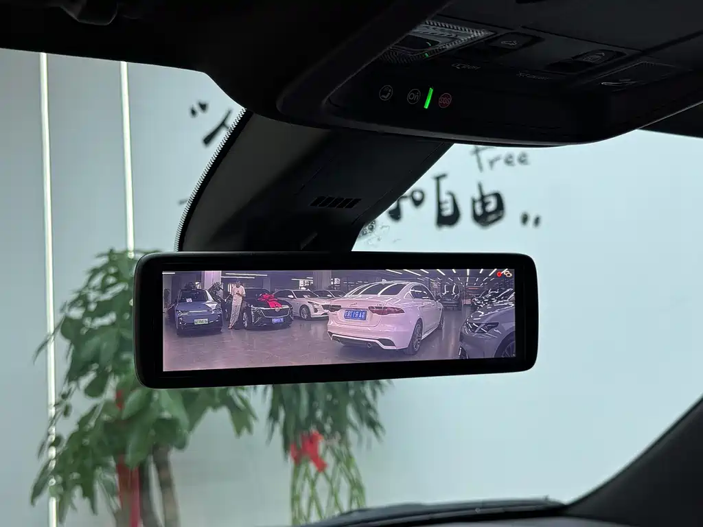 Cadillac XT6 — миниатюра 13