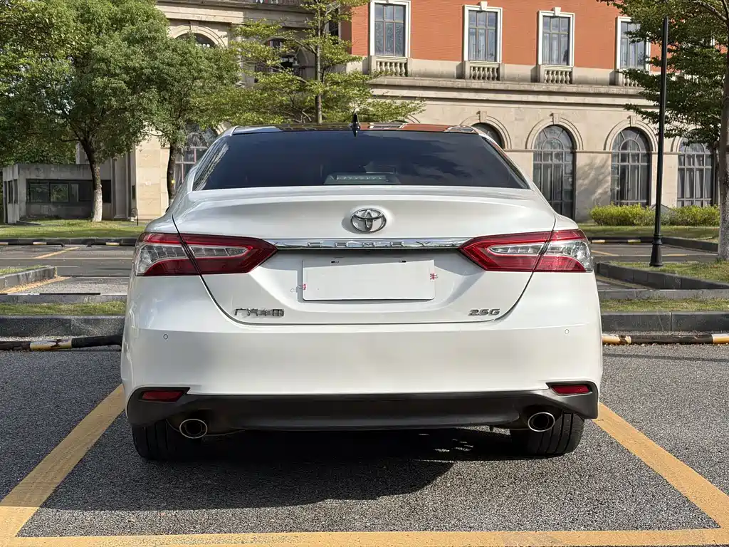 Toyota Camry — миниатюра 5