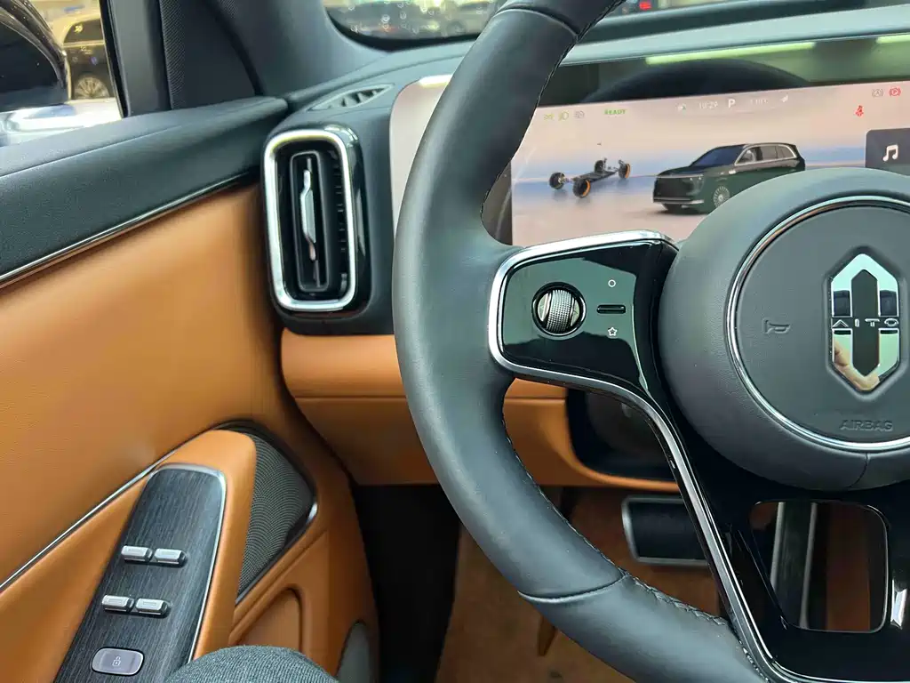 AITO ASK THE WORLD M8