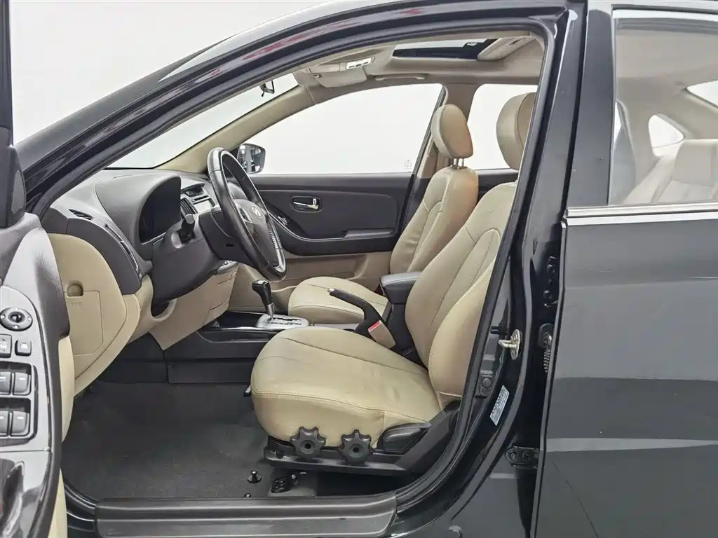 Hyundai Elantra 2011 1.6L AT Luxury