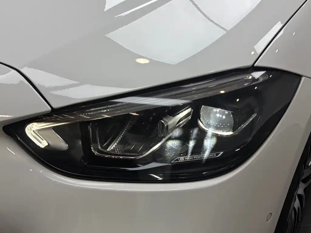Mercedes-Benz C-Class — миниатюра 12