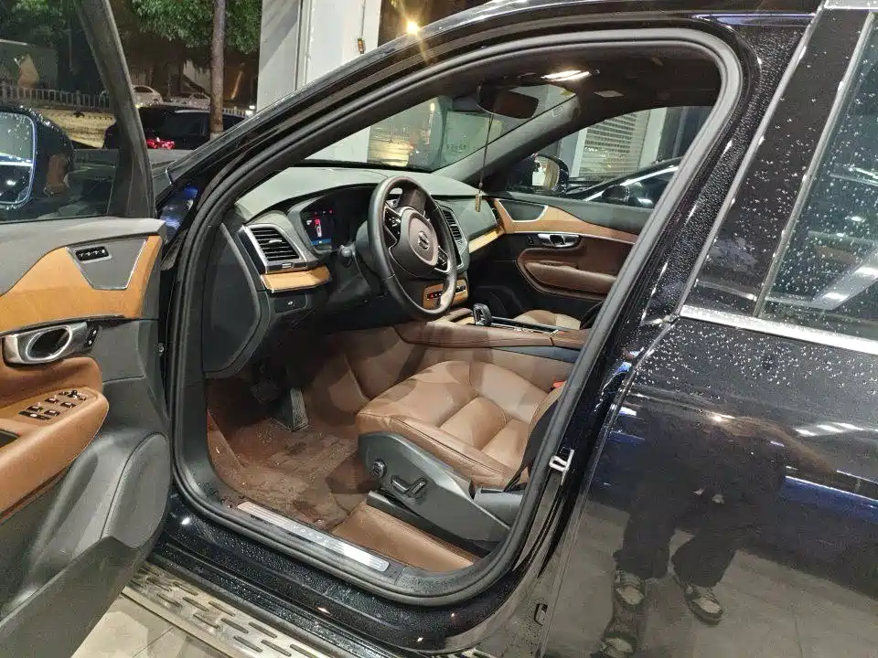 Volvo XC90 — миниатюра 7