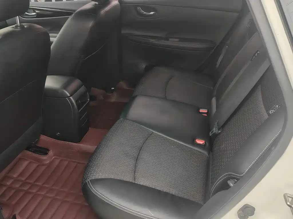 Nissan Tiida — миниатюра 9