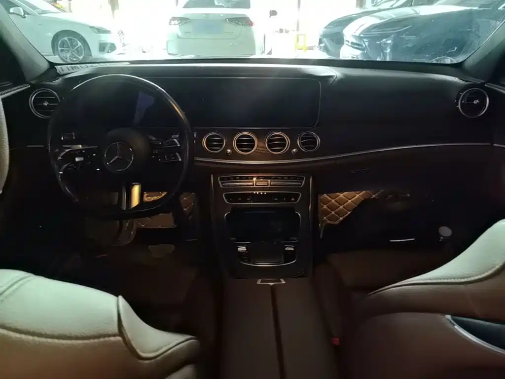 Mercedes-Benz E-Class — миниатюра 10