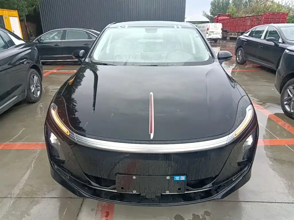Hongqi E-QM5 2025 610km PLUS