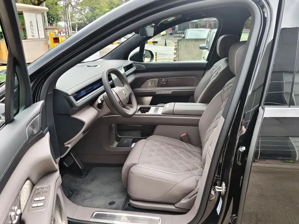 NIO ES8 2026 мест Executive