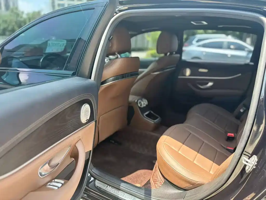 Mercedes-Benz E-Class — миниатюра 5