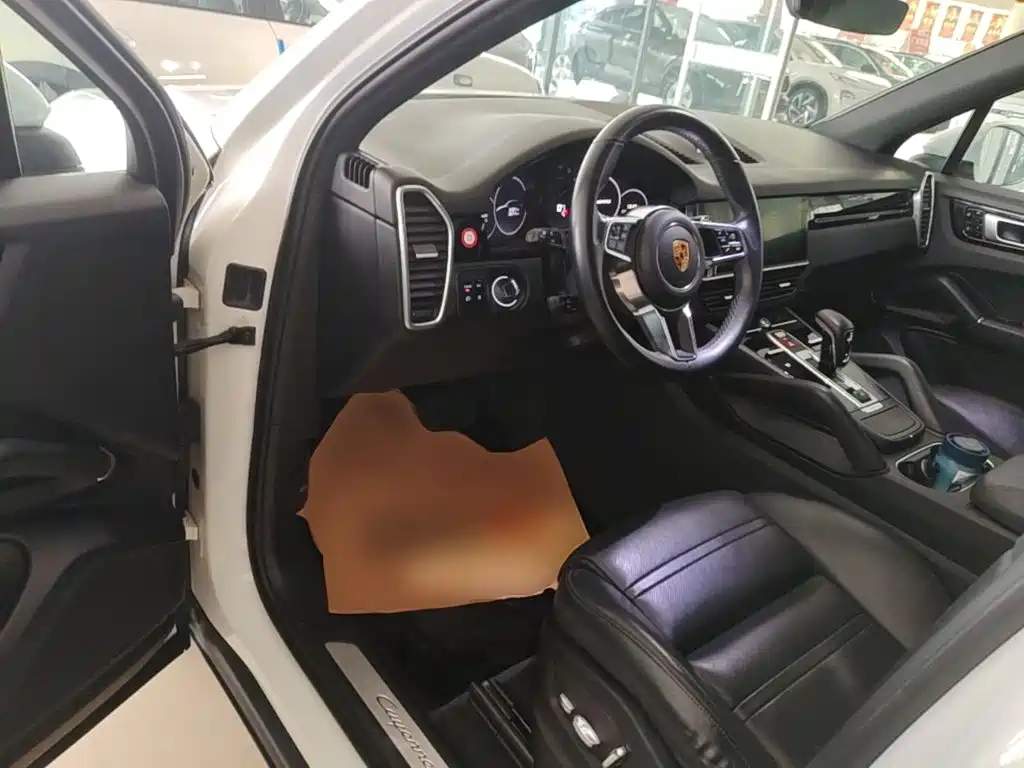 Porsche Cayenne — миниатюра 16