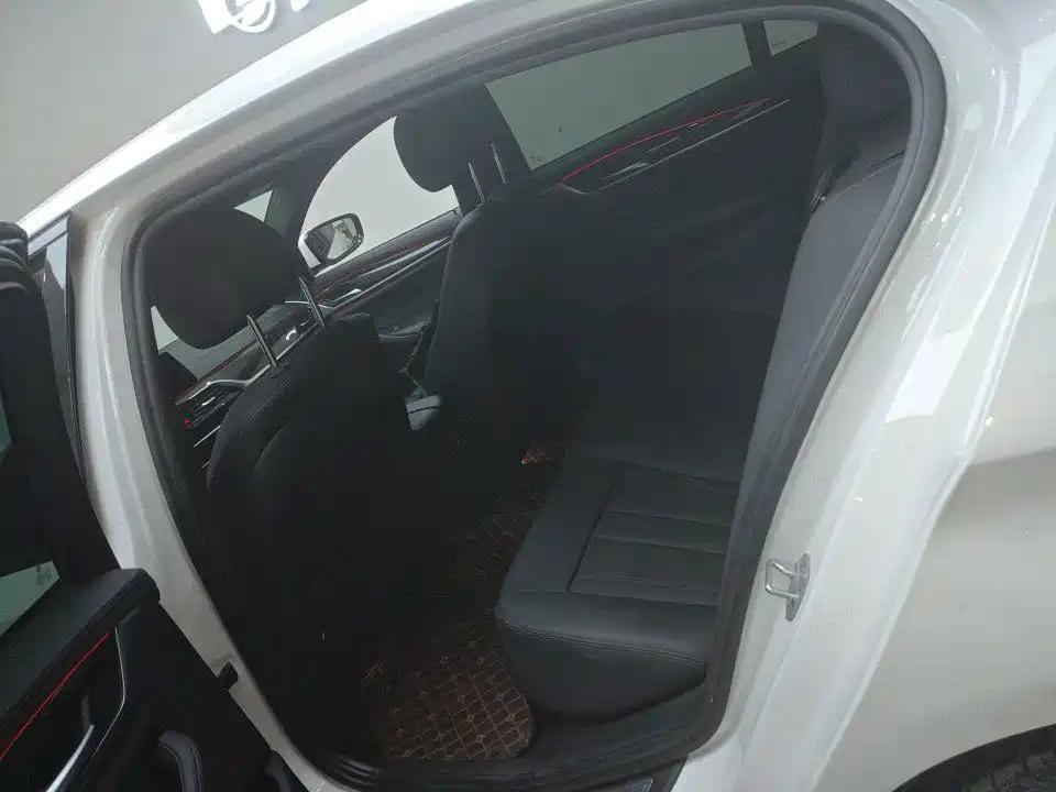 BMW 5 Series — миниатюра 5