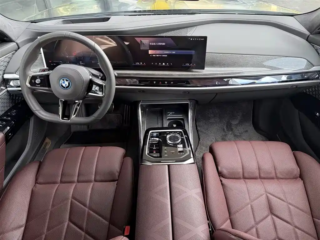BMW i7 — миниатюра 13