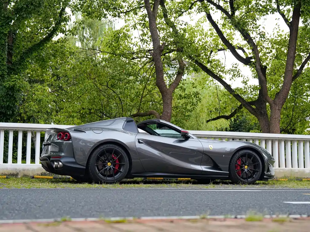 Ferrari 812 — миниатюра 6