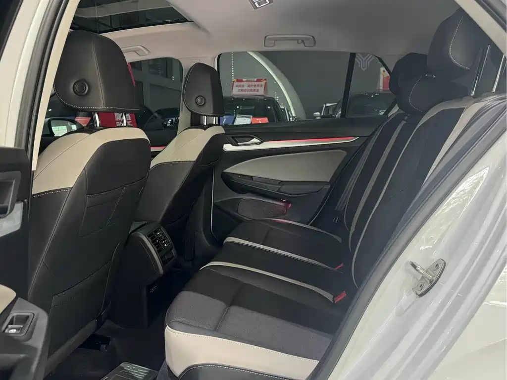 Volkswagen Golf 2023 280TSI DSG Pro