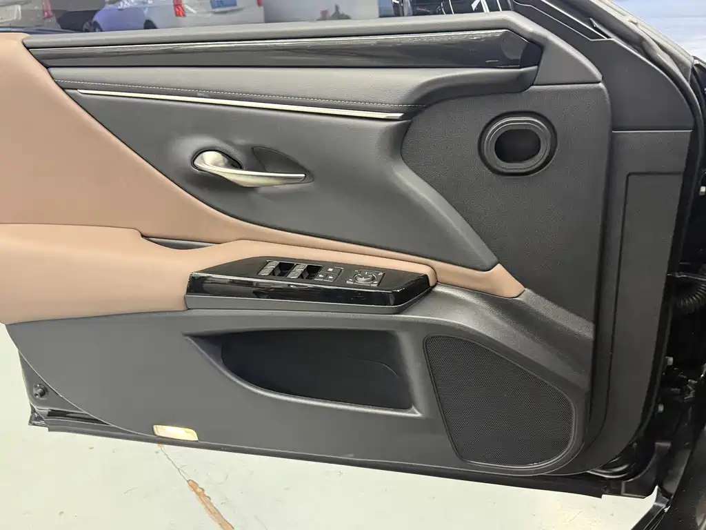 Lexus ES — миниатюра 9