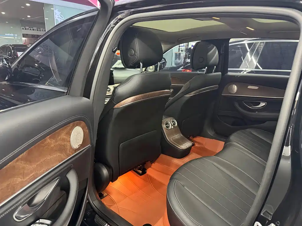 Mercedes-Benz E-Class — миниатюра 8