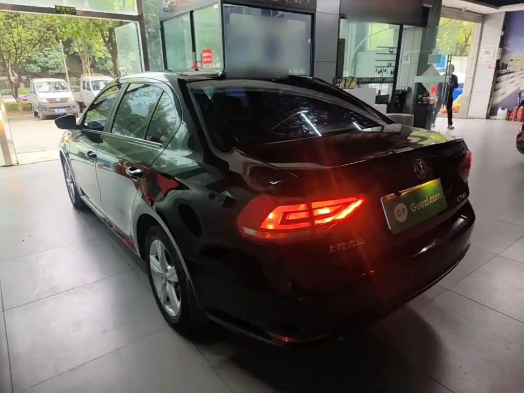 Volkswagen Lavida — миниатюра 5