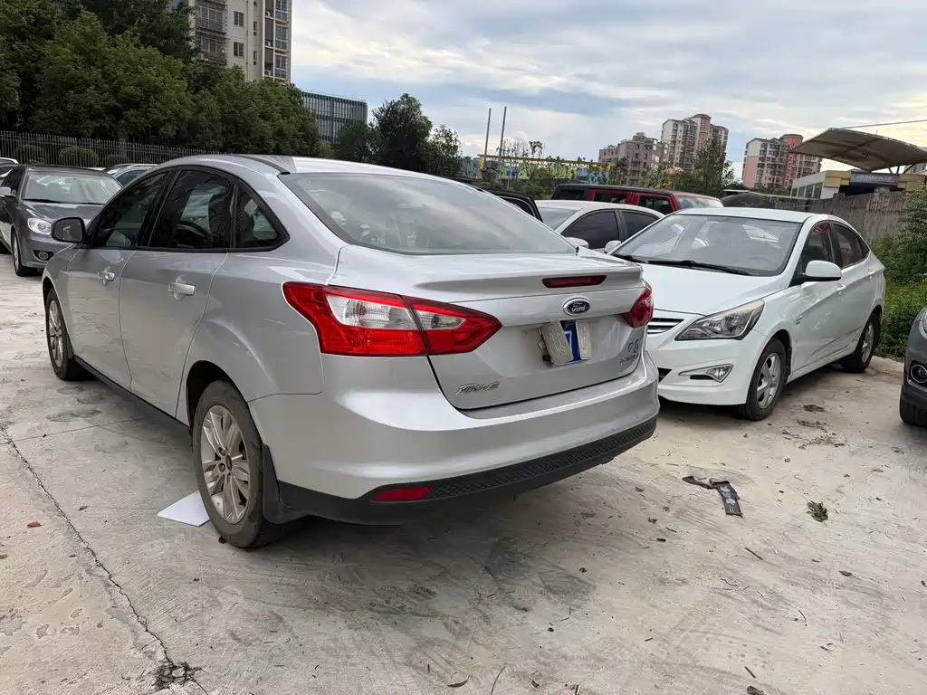 Ford Focus — миниатюра 10