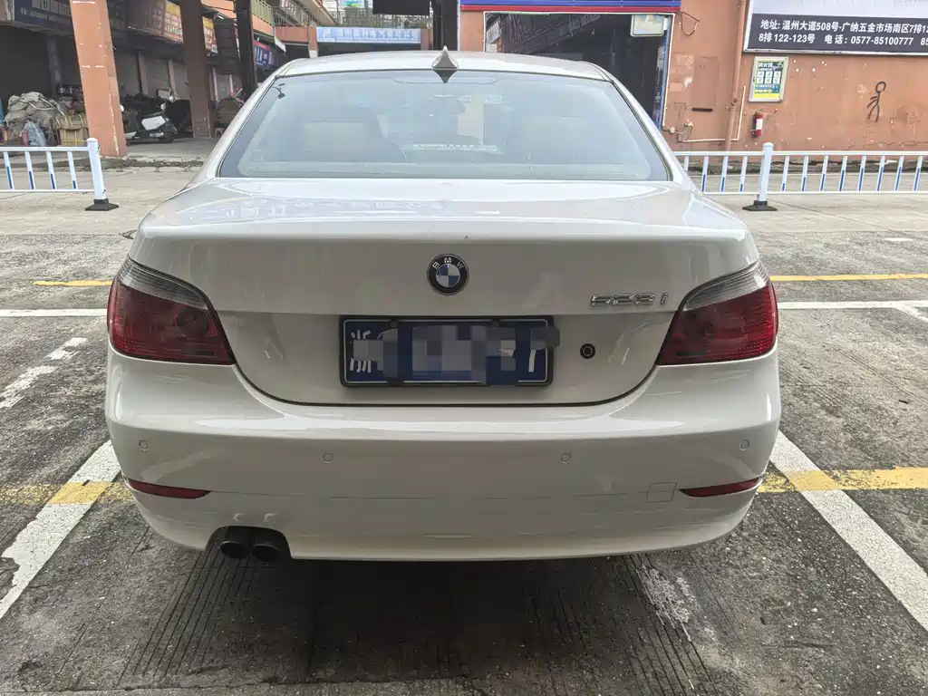 BMW 5 Series — миниатюра 6