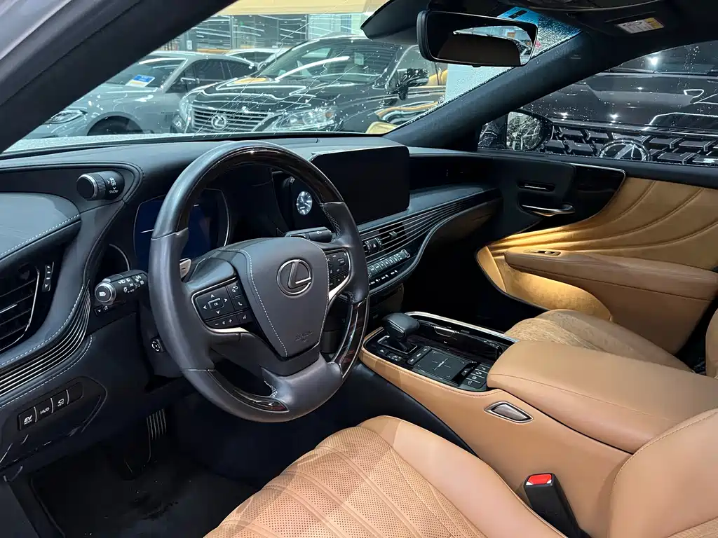 Lexus LS 2021 500h Luxury