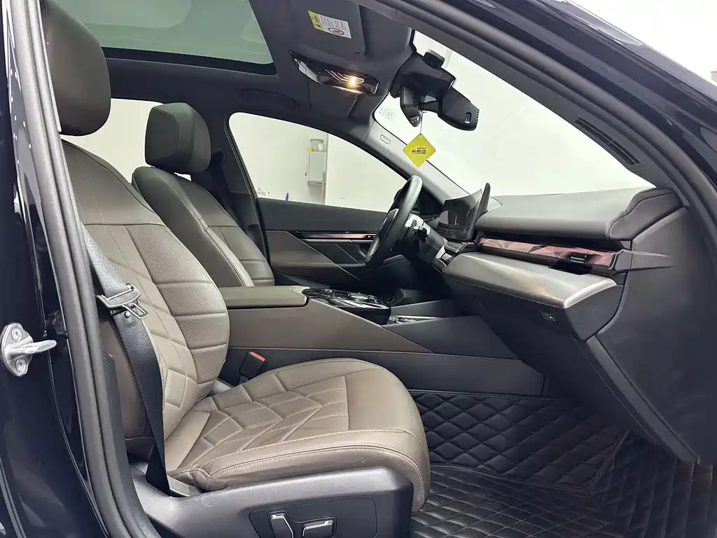 BMW 5 Series — миниатюра 13
