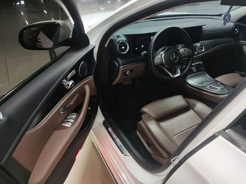Mercedes-Benz E-Class — миниатюра 16