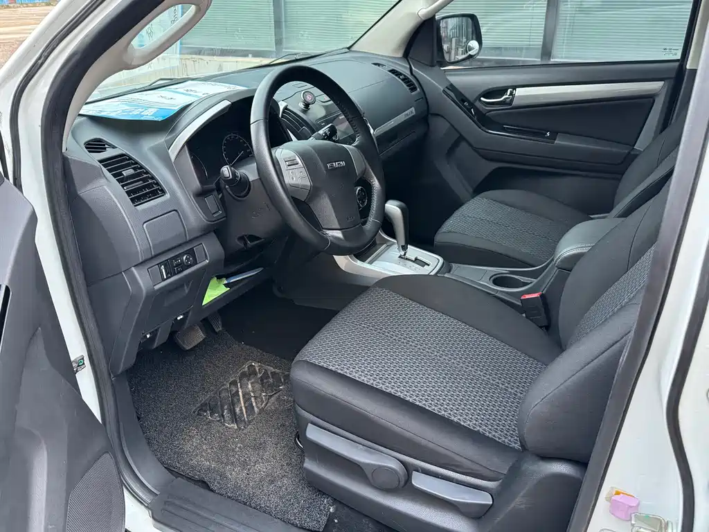 Isuzu MU-X — миниатюра 10