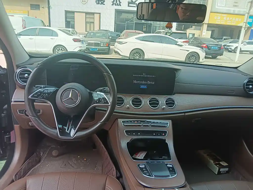 Mercedes-Benz E-Class — миниатюра 5