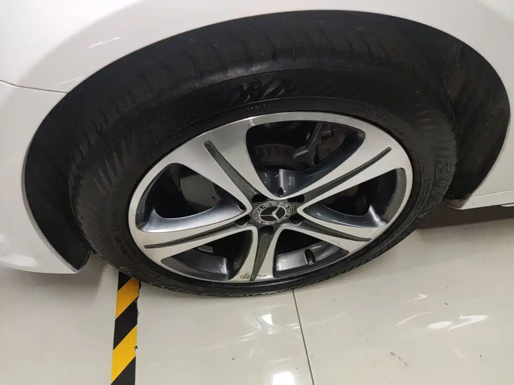 Mercedes-Benz E-Class — миниатюра 23
