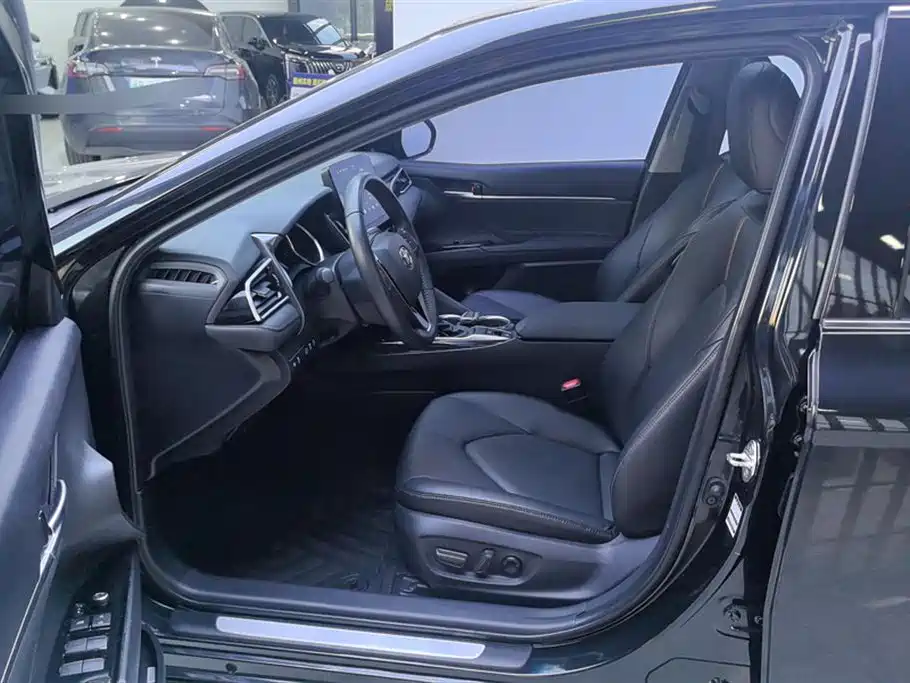 Toyota Camry 2021 2.0G Luxury