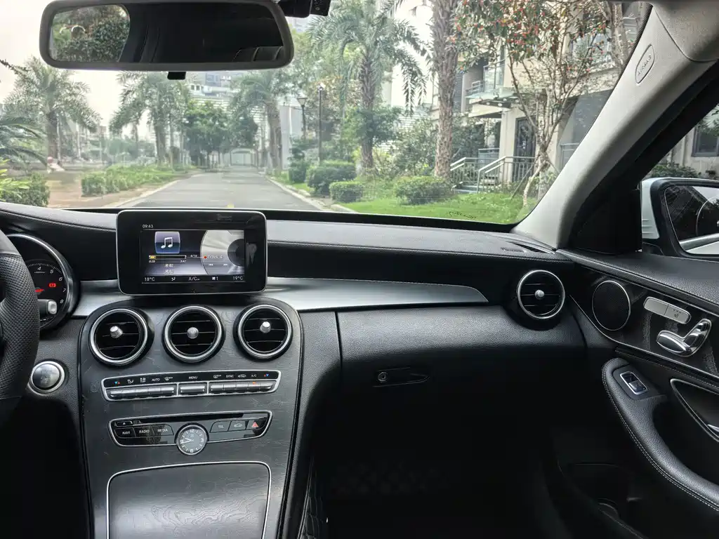 Mercedes-Benz C-Class — миниатюра 8