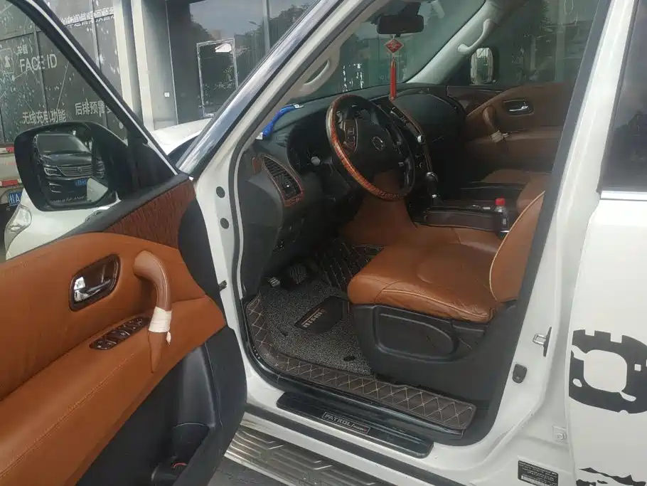 Nissan Patrol — миниатюра 9