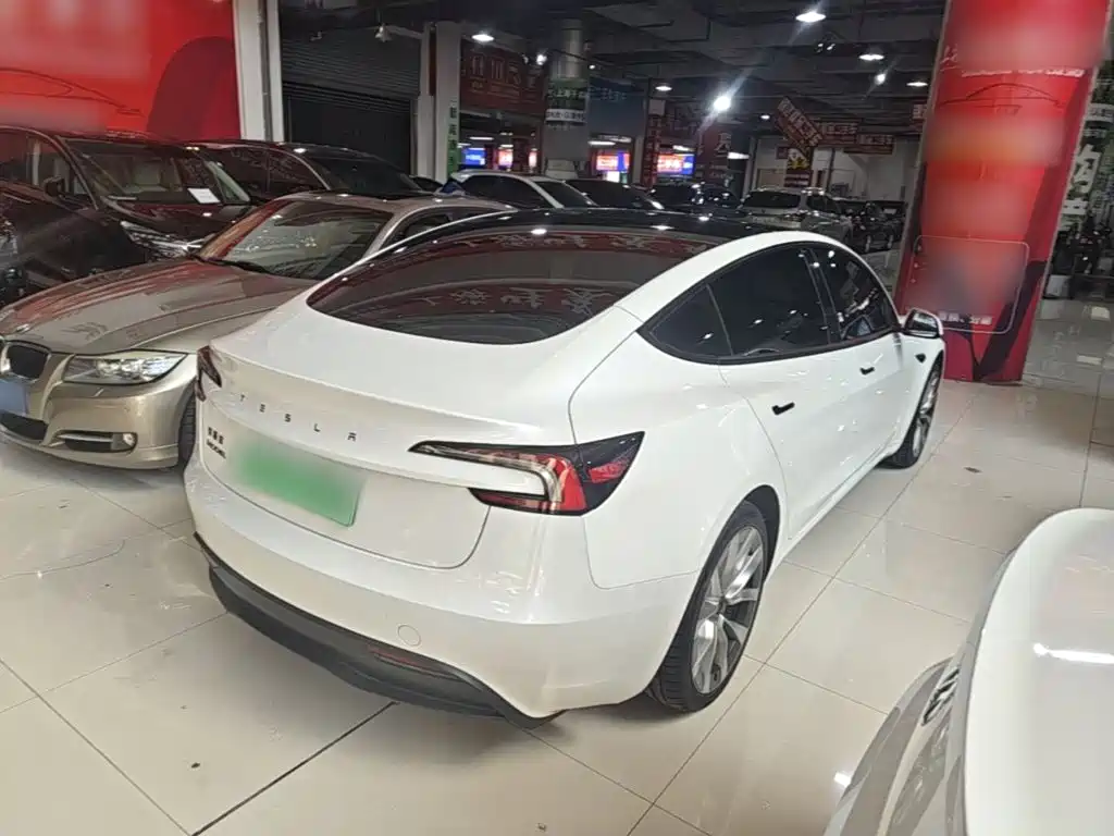 Tesla Model 3 — миниатюра 7