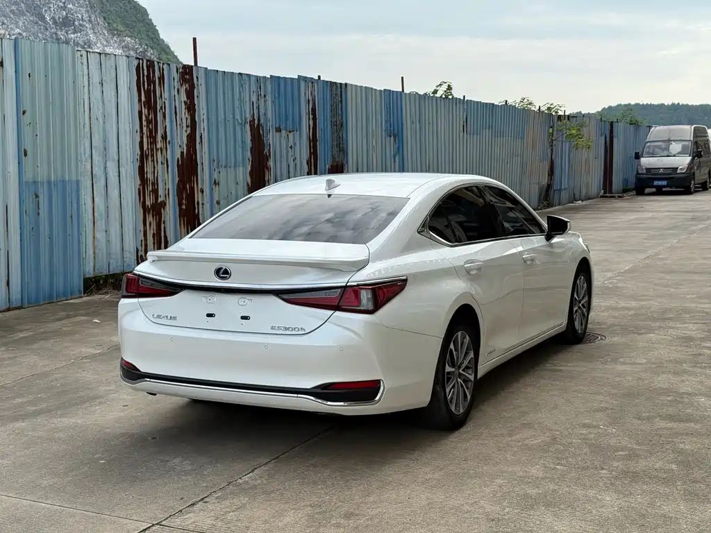 Lexus ES — миниатюра 9