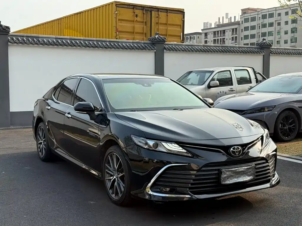 Toyota Camry — миниатюра 3