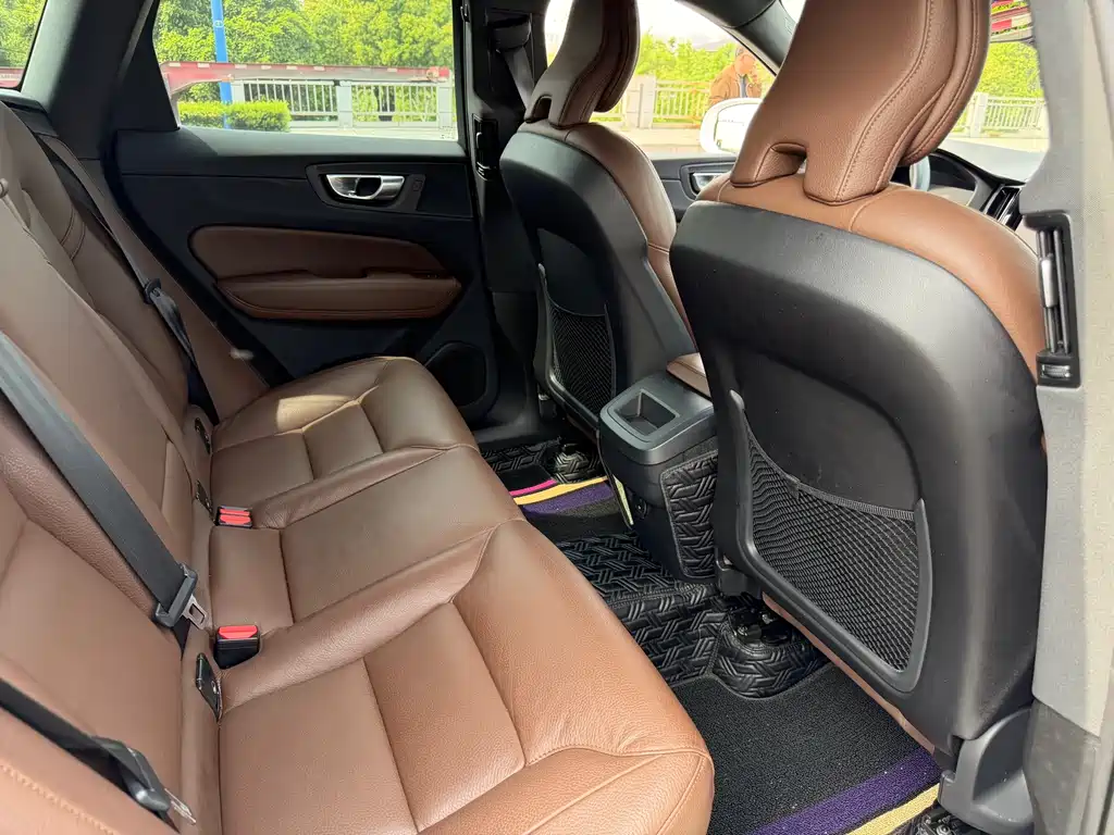Volvo XC60 2023 B5 Luxury