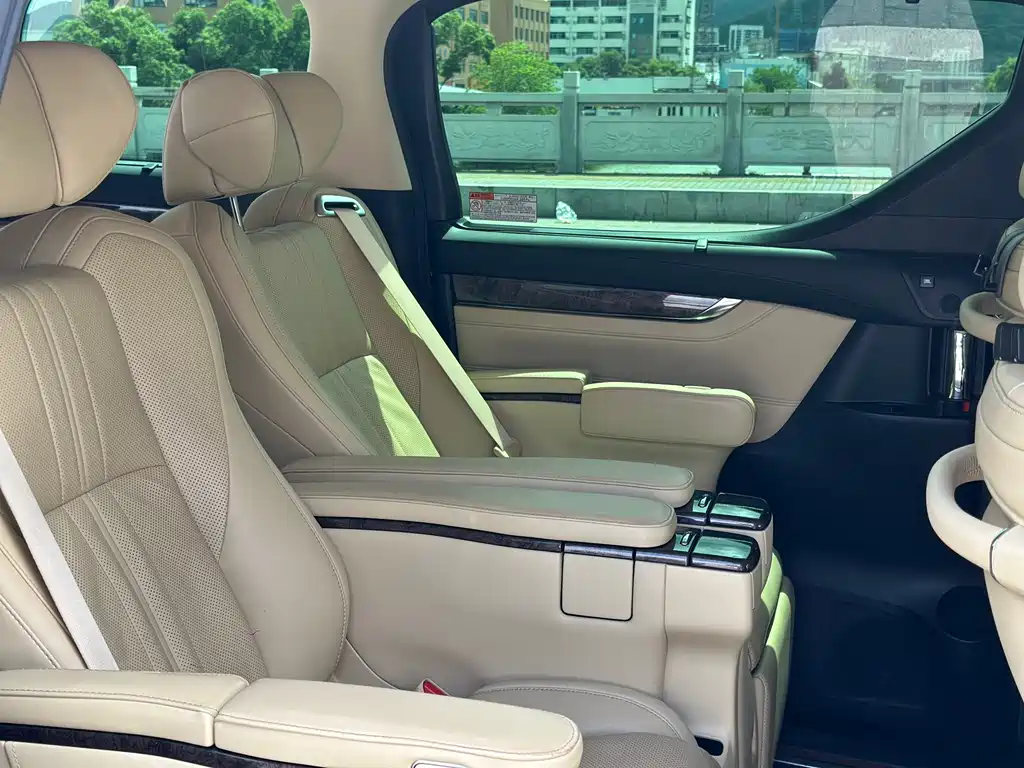 Toyota Alphard 2021 2.5L Luxury