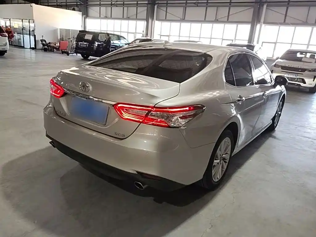 Toyota Camry — миниатюра 7