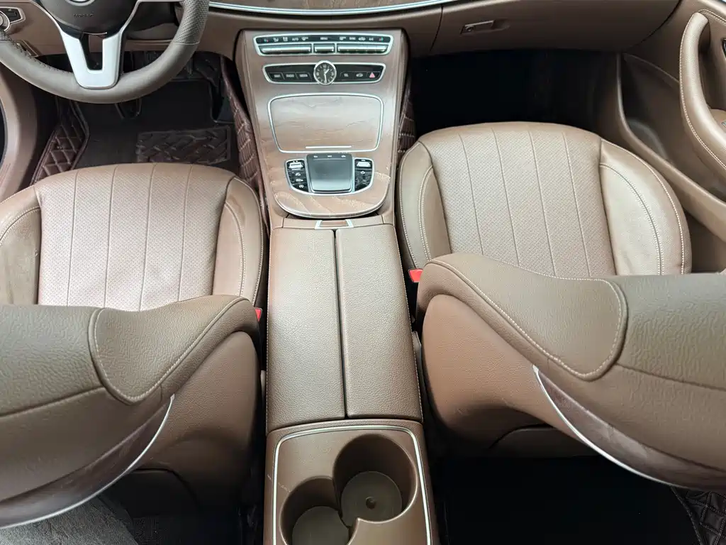 Mercedes-Benz E-Class — миниатюра 8