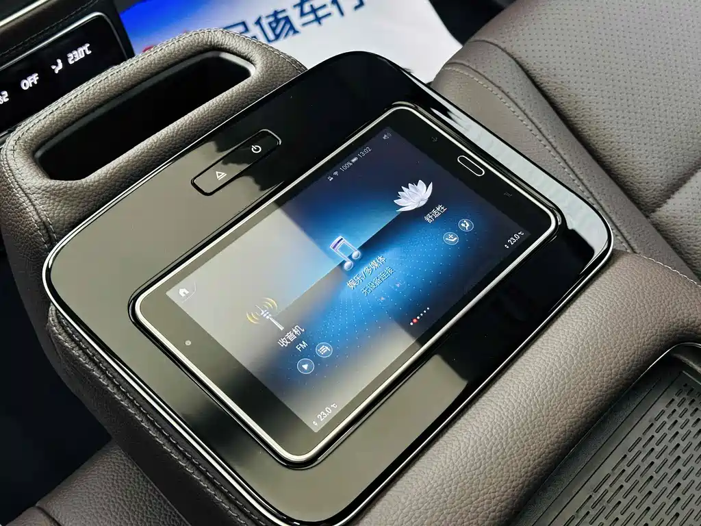 Mercedes-Benz GLS — миниатюра 13