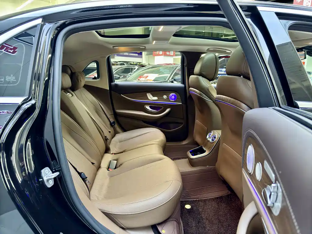 Mercedes-Benz E-Class — миниатюра 11