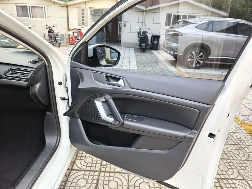 Peugeot 408 — миниатюра 8