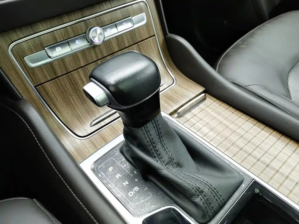Roewe RX8 — миниатюра 13