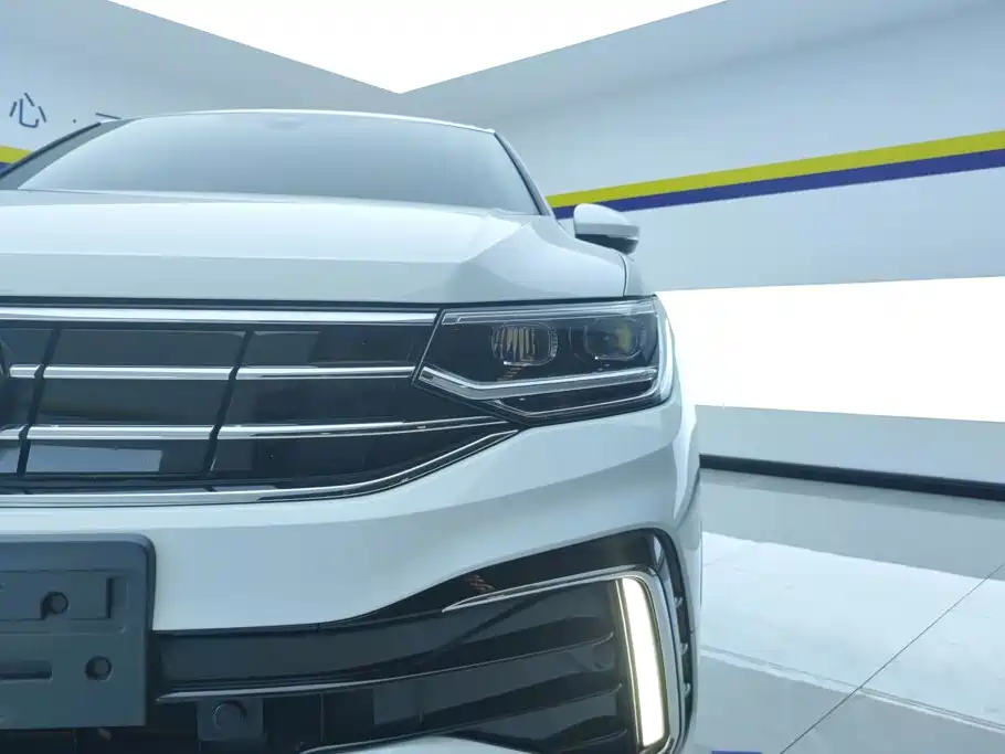 Volkswagen Tiguan L PHEV — миниатюра 5