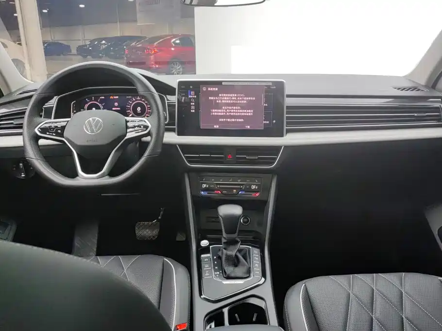 Volkswagen Tiguan L PHEV — миниатюра 12
