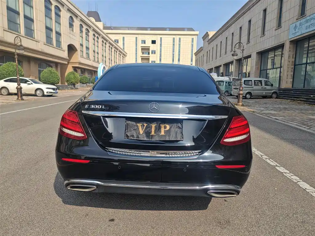 Mercedes-Benz E-Class — миниатюра 18