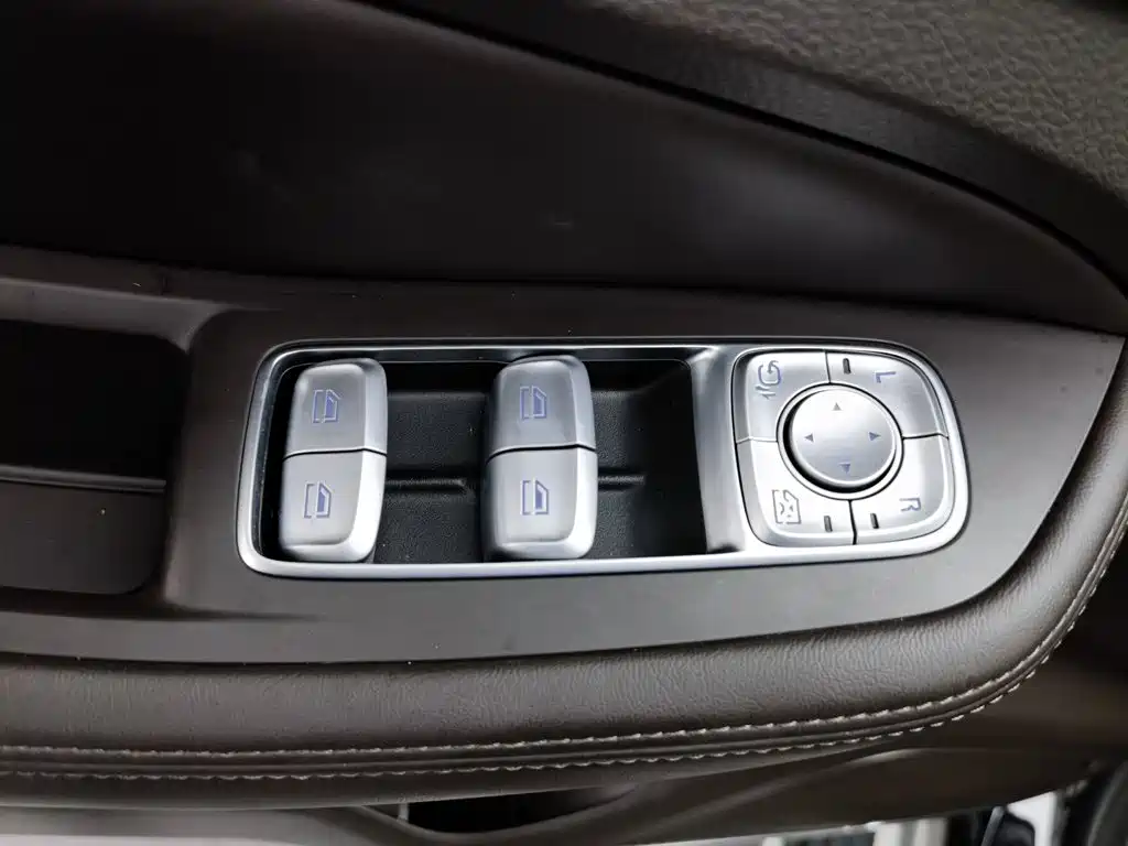 Roewe RX8 — миниатюра 9